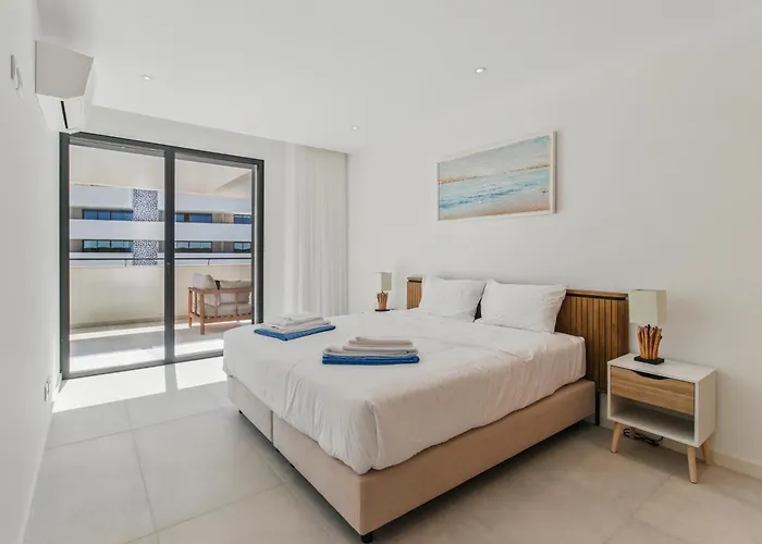 Casaluxo New 2br Pool View *