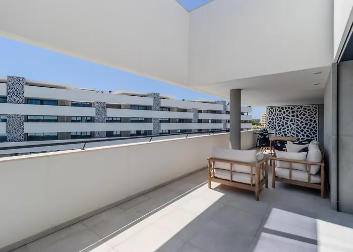 Casaluxo New 2br Pool View