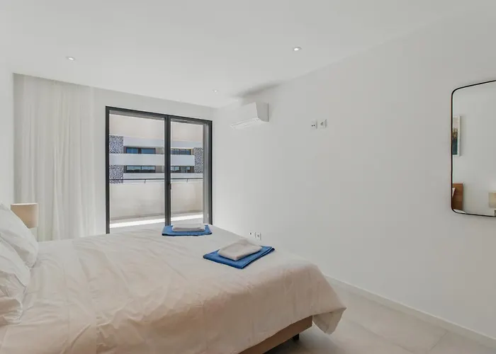 Casaluxo New 2br Pool View Appartement