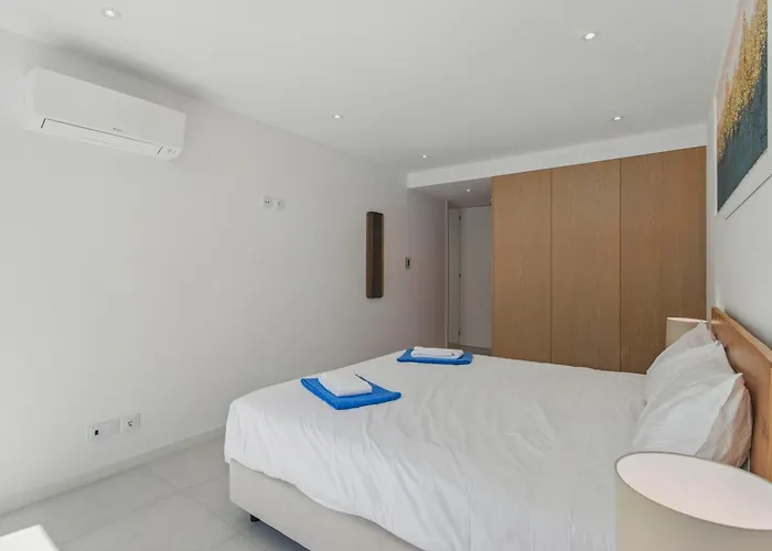 Casaluxo New 2br Pool View Lagos