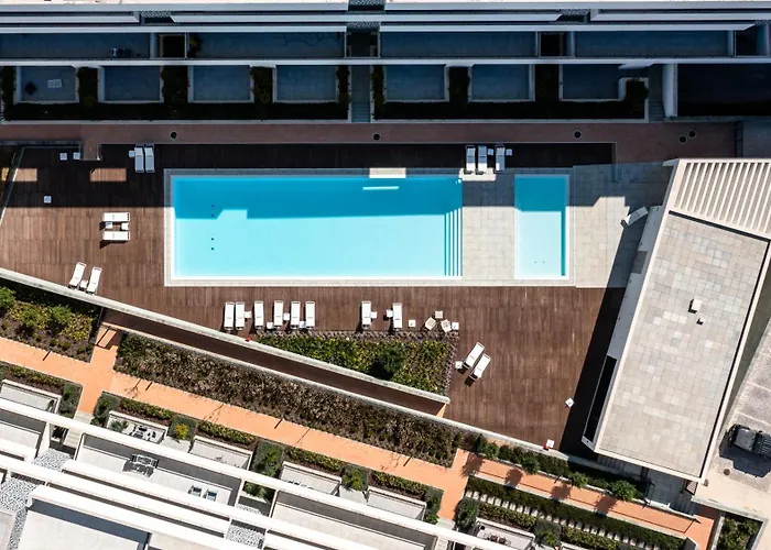 Casaluxo New 2br Pool View *