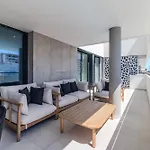 Casaluxo New 2br Pool View Lagos