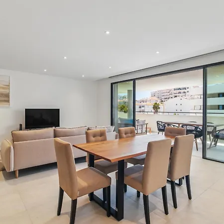 Casaluxo New 2br Pool View *