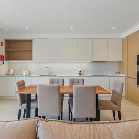 Casaluxo New 2br Pool View *