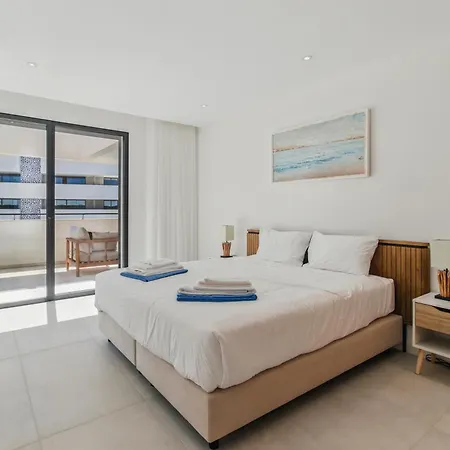 Casaluxo New 2br Pool View *