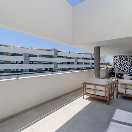 Casaluxo New 2br Pool View