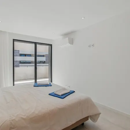 Casaluxo New 2br Pool View شقة