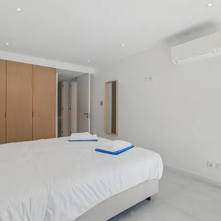 Casaluxo New 2br Pool View شقة