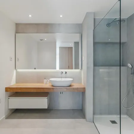 Casaluxo New 2br Pool View شقة