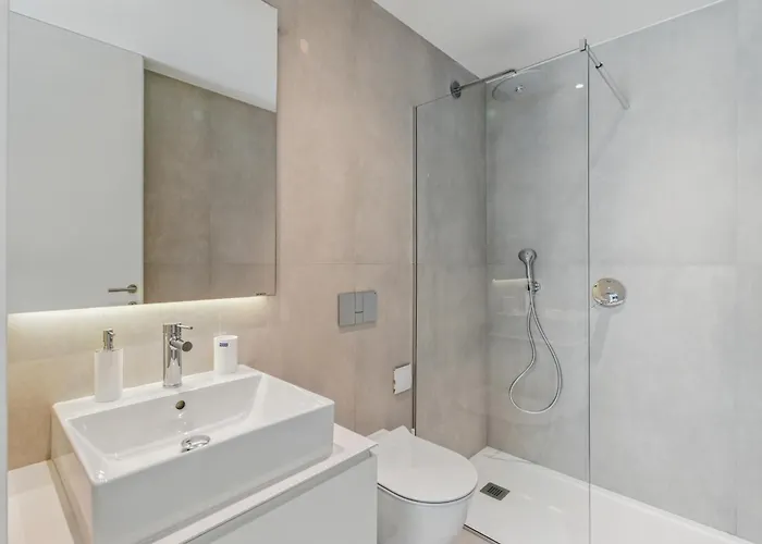 Casaluxo New 2br Pool View