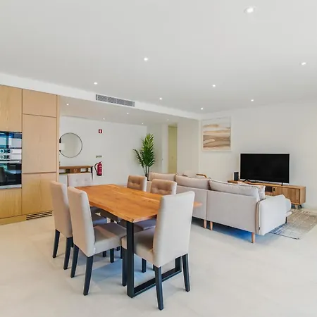 Casaluxo New 2br Pool View *