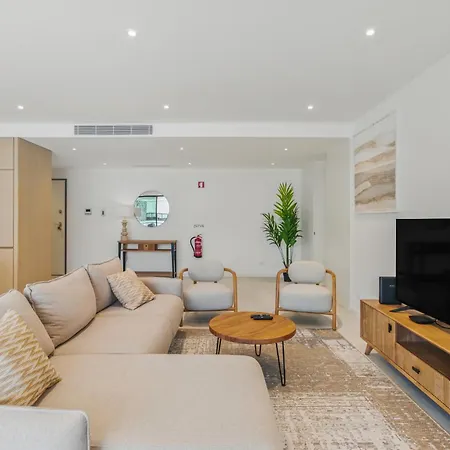 Casaluxo New 2br Pool View Apartment