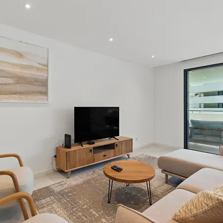 Casaluxo New 2br Pool View Lagos