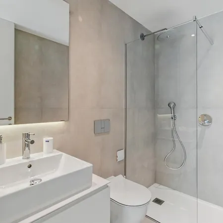 Casaluxo New 2br Pool View