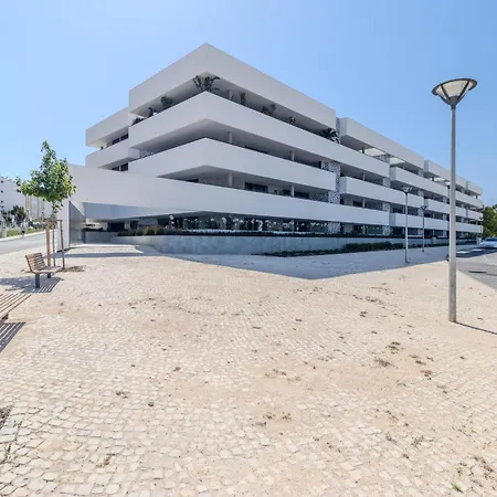 Casaluxo New 2br Pool View Apartmán