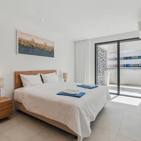 Casaluxo New 2br Pool View Lagos