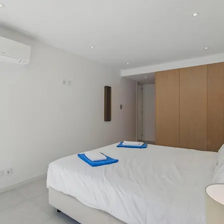 Casaluxo New 2br Pool View Lagos